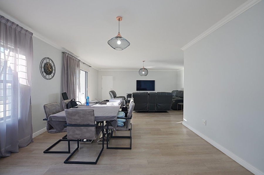 3 Bedroom Property for Sale in Sunningdale Western Cape